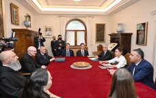 Birinci Xanım Müqəddəs Pavel Bazilikasının baş keşişi ilə görüşüb - FOTO