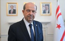 Ersin Tatar prezident seçkilərində qalib gələn rəqibini təbrik etdi