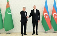 Qurbanqulu Berdiməhəmmədov İlham Əliyevi TƏBRİK ETDİ