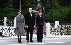 Prezident xanımı və qızı ilə birgə Heydər Əliyevin məzarını ziyarət etdi - FOTO/VİDEO