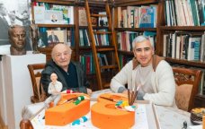 Prezidentin köməkçisi Xalq rəssamını evində ziyarət etdi