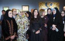 Leyla Əliyeva Pezeşkianın qızı ilə SƏRGİDƏ - FOTO