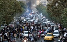 Etirazçılar İranın qərbində iki şəhəri nəzarətə götürdü &ndash; VİDEO