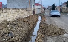 Masazırda içməli su borusu bir ildən çoxdur ZƏDƏLƏNİB &ndash; Tonlarla su çölə axır &ndash; VİDEO