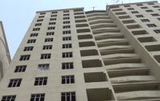 "Evimizi sökdülər, 10 ildir binanı təhvil vermirlər" - VİDEO