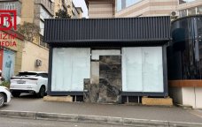 Xətaidə gecə ilə obyekt tikib, piyada səkisini zəbt etdilər &ndash; FOTOFAKT