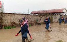 Xaçmazda köməksiz vəziyyətdə qalan 22 nəfər belə xilas edildi – FOTO/VİDEO