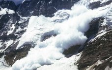 Toğanalı&ndash;Kəlbəcər&ndash;İstisu yolunda qar uçqunu: Hərəkət məhdudlaşdırıldı - VİDEO