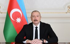 Prezident Tbilisidə Qəhrəmanlar Memorialını ziyarət etdi