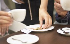 Restoranlarda &ldquo;servis haqqı&rdquo; MÜƏMMASI - Müştəri ödəməyə məcburdur?