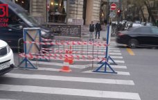 Bakının mərkəzində yol çökdü &ndash; FOTO