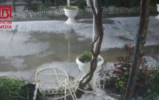 Bakıya ilk dəfədir belə DOLU YAĞIR - VİDEO