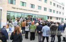 Diplomatlar Xankəndidə Qarabağ Universitetinin klinikasında &ndash; FOTO