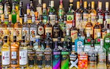 Eyni ZƏRƏR, fərqli YANAŞMA &ndash; Alkoqollu içkilərlə bağlı yeni QAYDA gəlir?