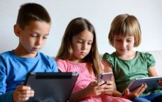 Övladının görüntülərini sosial şəbəkədə paylaşan valideynlərin NƏZƏRİNƏ &ndash;CƏZALANA BİLƏRSİZ