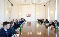 Prezident ABŞ Dövlət katibinin köməkçisini qəbul etdi – FOTO