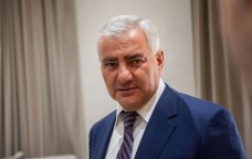 Samvel Karapetyan son "artilleriyasını" işə saldı: Albert Avdolyan şəxsi təyyarəsi ilə İrəvana gəldi