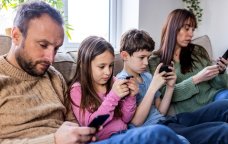 Uşaqlar telefonu əlindən qoymur, valideynlərin səsi çıxmır... – Gələcək nəsli qorumaq üçün ictimai qınaq ZƏRURƏTİ