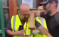 Dublində radikallar Türkiyə mədəniyyət mərkəzindəki məscidə hücum etdilər - VİDEO