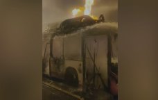 Bakının mərkəzində avtobus yandı – VİDEO