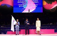 Bədii gimnastika üzrə dünya çempionatının bayrağı Azərbaycana təqdim olundu - FOTO