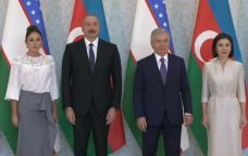 Azərbaycan və Özbəkistan prezidentləri ilə birinci xanımlar birgə foto çəkdiriblər - VİDEO