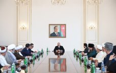İlham Əliyev Bakıda keçirilən beynəlxalq konfransların iştirakçılarını qəbul etdi - FOTO - VİDEO