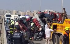Bakı-Sumqayıt yolunda AĞIR QƏZA - TIR avtomobilin üzərinə aşdı - VİDEO