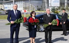 Dövlət və hökumət rəsmiləri Bakıdakı Zəfər parkında şəhidlərin xatirəsini andılar - FOTO/VİDEO