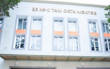 &ldquo;Şagirdlərdən biri evdən şokolad gətirib və sinif yoldaşlarına paylayıb&rdquo; &ndash; Direktor müavini DANIŞDI - FOTO