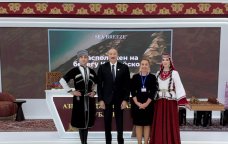 İlham Əliyev Türkmənbaşıda milli stendlərlə tanış oldu &ndash; FOTO