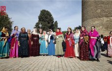 Bakının mərkəzində kəlağayı yürüşü keçirildi &ndash; FOTO/VİDEO
