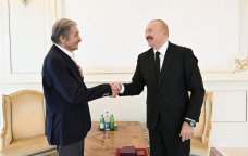 İlham Əliyev Fərhad Xəlilova “İstiqlal” ordenini təqdim etdi – FOTO/VİDEO