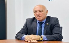 Deputatən saxlanılan oğlunun işi başqa məhkəməyə göndərildi - VİDEO