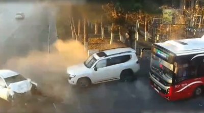 Bakıda ağır QƏZA: İki avtomobil TOQQUŞDU – ANBAAN VİDEO  
