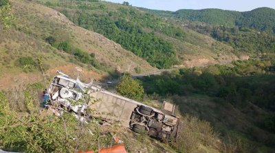 Ermənistanda İrana məxsus avtobus qəza törədib, 3 ölü, 6 yaralı var - FOTO