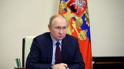 Putin “Crocus” hadisəsində insanlara yardım edən gəncləri mükafatlandırdı