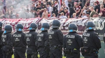 Almaniyada futbol matçı zamanı iğtişaş - 155 polis xəsarət aldı