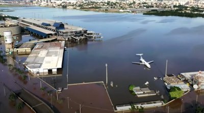 Braziliyada hava limanını su basdı - VİDEO