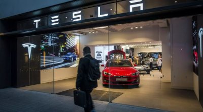 “Tesla” Çində ixtisarlara BAŞLADI