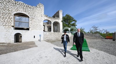 Prezidenti və Birinci xanım Şuşada Aşağı Gövhər Ağa məscidində