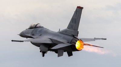 Ukrayna ilk F-16-ları yayda ALACAQ