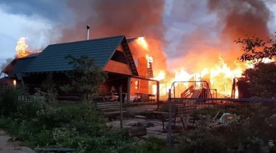 Rusiyada 40-dan çox bağ evi yandı 