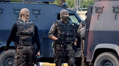 İzmirdə terrorçulara qarşı əməliyyat keçirilib, 20 şübhəli saxlanılıb