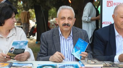 Festivalda şair Namiq Dəlidağlının publisistik kitabları nümayiş olunub – FOTO 