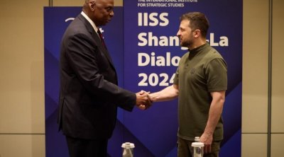 Zelenski Sinqapurda ABŞ müdafiə naziri ilə görüşdü - VİDEO