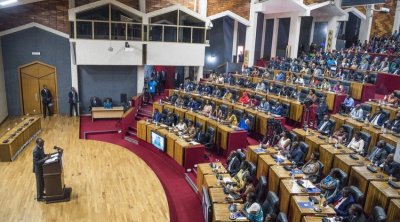 Ruanda prezidenti parlamenti buraxıb