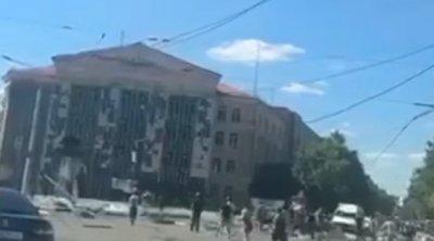 Rusiya ordusu Xarkovda yaşayış binasını bombalayıb, ölənlər və yaralılar var - FOTO/VİDEO 