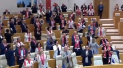 Gürcüstan parlamentində deputatlar rəqs etdi - ANBAAN VİDEO