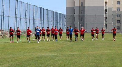 “Araz-Naxçıvan” “Qarabağ”la oyuna 1 itki ilə hazırlaşır